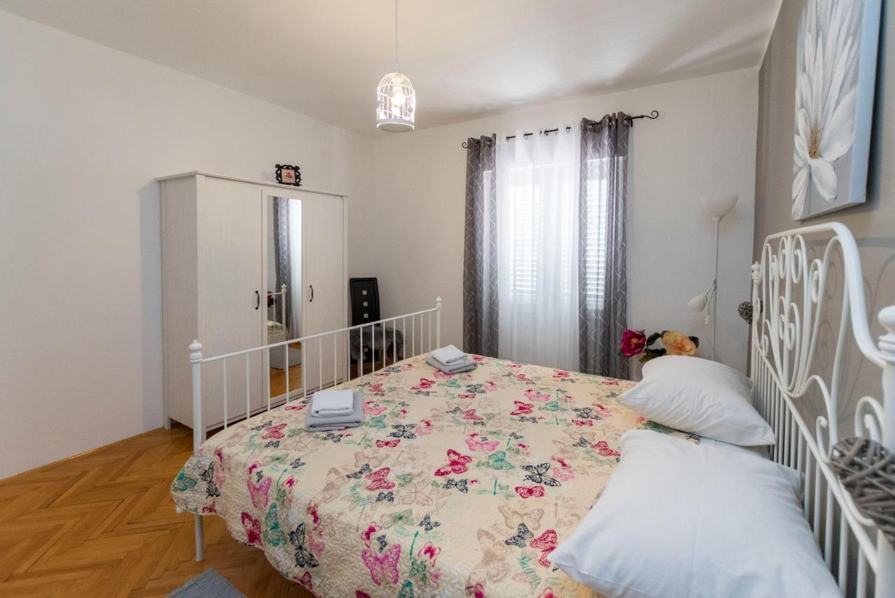 Apartments Zmika Примоштен Экстерьер фото