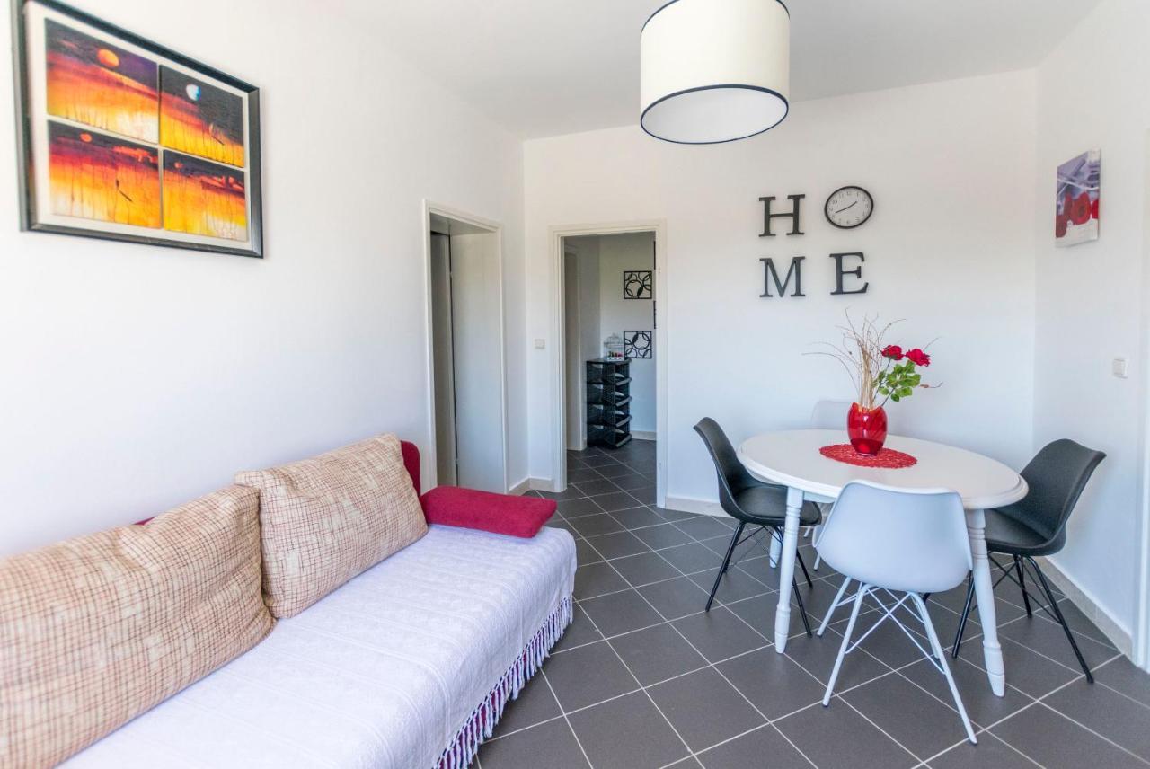 Apartments Zmika Примоштен Экстерьер фото