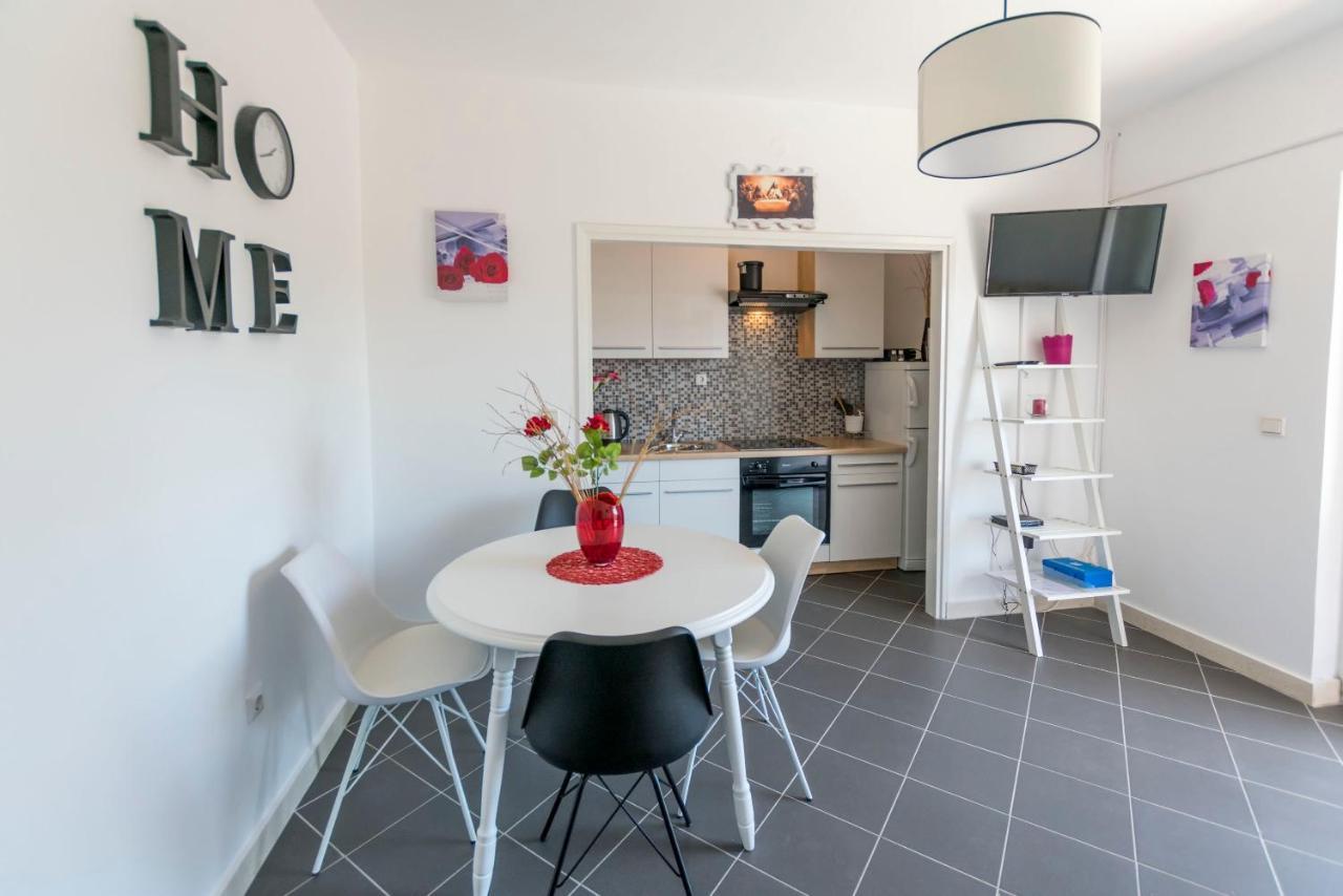 Apartments Zmika Примоштен Экстерьер фото